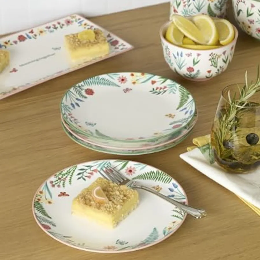 Dinnerware Set First Blooms 4-Piece Accent Plates view 2