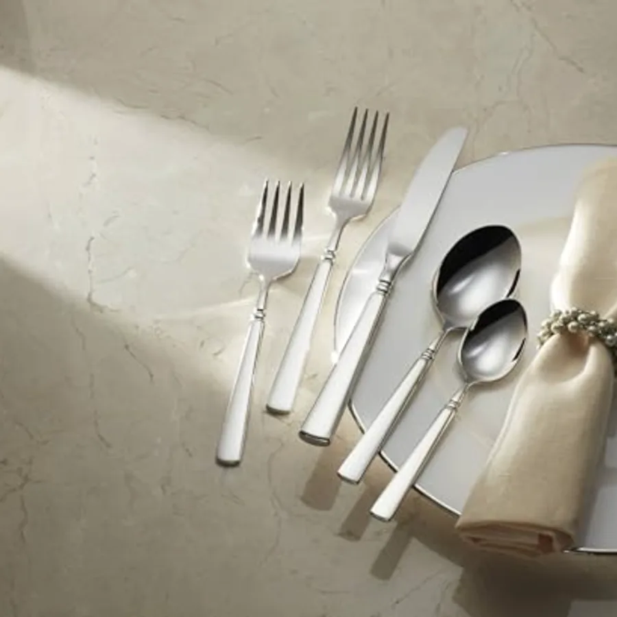Easton Fine Flatware Dinner Knives view 4