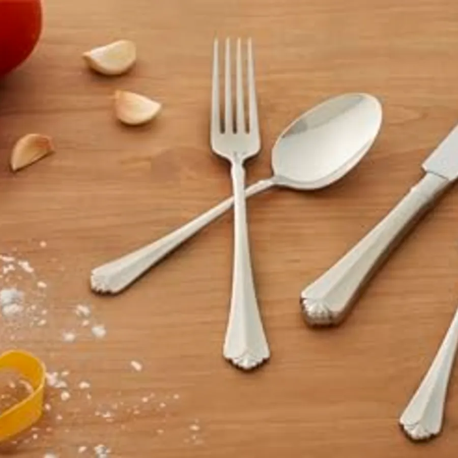 Juilliard Fine Flatware 4-Piece Dinner Forks view 3